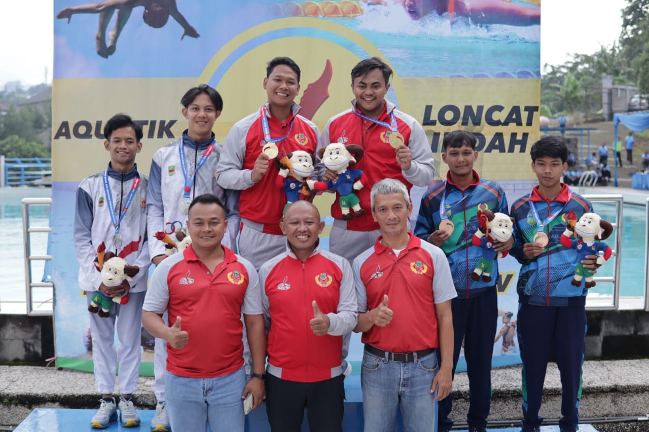 SUKSES : Tim Loncat Indah Kabupaten Bekasi sukses meraih dua medali pada Pekan Olahraga Provinsi Jawa Barat XIV 2022.