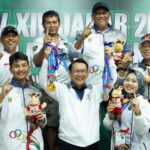 JUARA UMUM : Atlet Perbakin Kabupaten Bekasi berhasil menambah dua medali emas pada lanjutan pertandingan olahraga menembak Porprov XIV Jabar 2022 di GOR Lapangan Tembak Pusdikav Padalarang, Kabupaten Bandung Barat pada minggu (13/11).