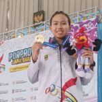 MENANG : Cabang Olahraga Wushu Kabupaten Bekasi mendapatkan dua medali emas dan satu perunggu pada laga perdana Porprov XIV Jabar 2022 yang digelar di SMAN 1 Kawali, Ciamis pada Minggu (13/11).