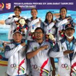 TARGET : Perenang Kabupaten Bekasi kembali menyumbangkan medali emas di hari keempat untuk renang lintasan pada Porprov XIV Jabar 2022 yang diselenggarakan di Aquatik Talaga Bodas SOR RAA Adiwijaya, Kabupaten Garut, Rabu (16/11).
