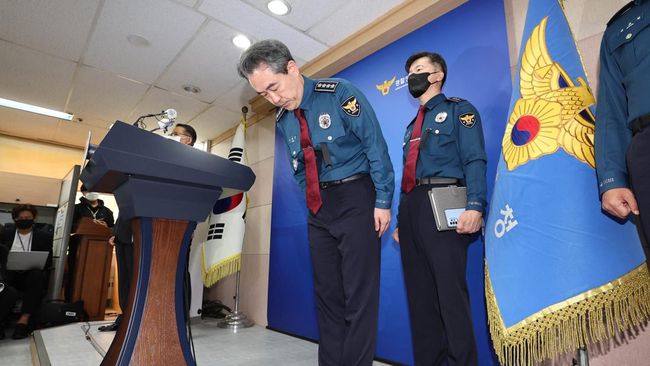 Kepala Polisi Korsel sampai Wali Kota Seoul meminta maaf kepada publik karena tidak dapat mencegah tragedi pesta Halloween di Itaewon yang merenggut 156 jiwa. (Foto: AFP/-)